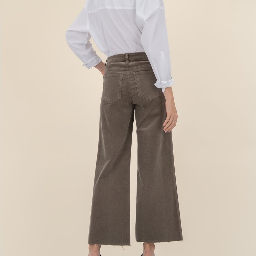 Kut from the Kloth Meg Corduroy
Meg Corduroy High Rise Wide Leg - Picture 7 of 10
